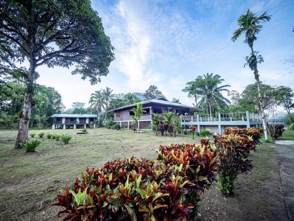 Benarat Lodge Mulu Exterior photo