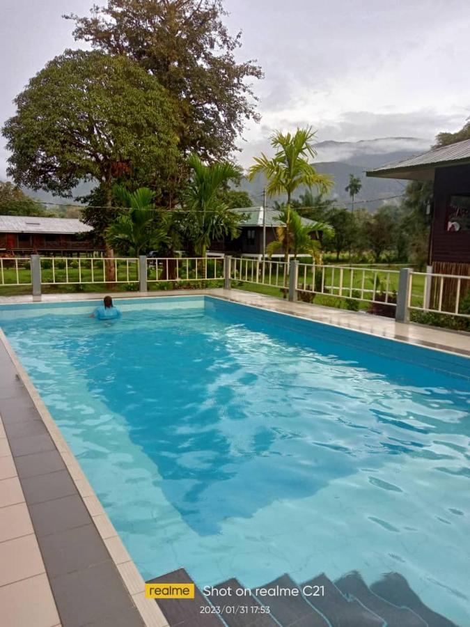 Benarat Lodge Mulu Exterior photo