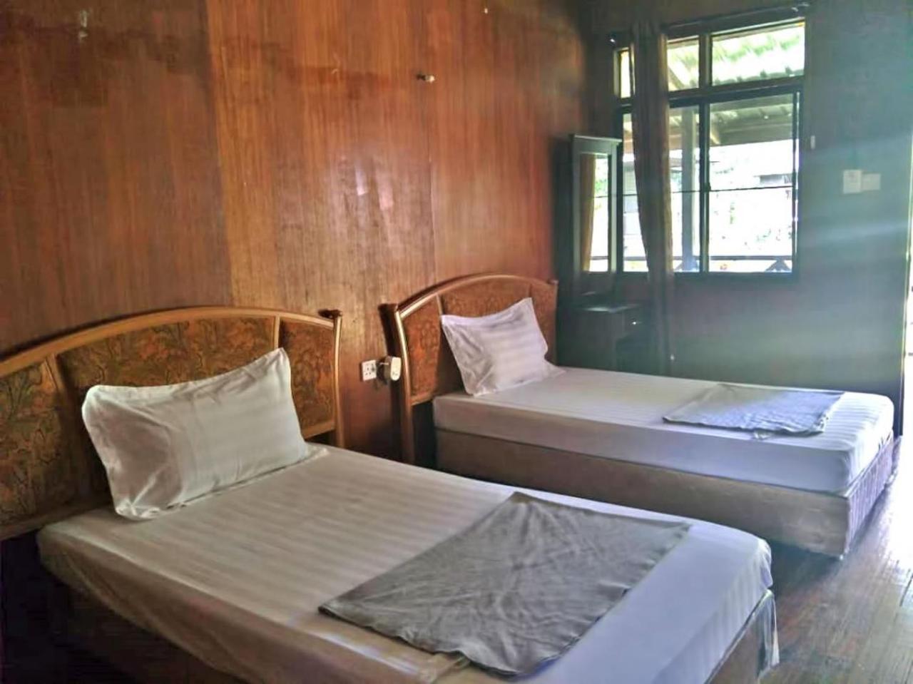Benarat Lodge Mulu Exterior photo